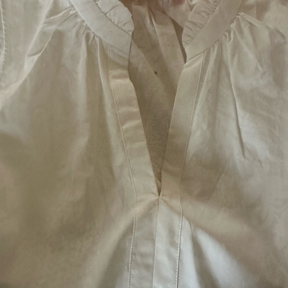 Women’s white Lilly Pulitzer top with pompoms on the bottom - Picture 9 of 10